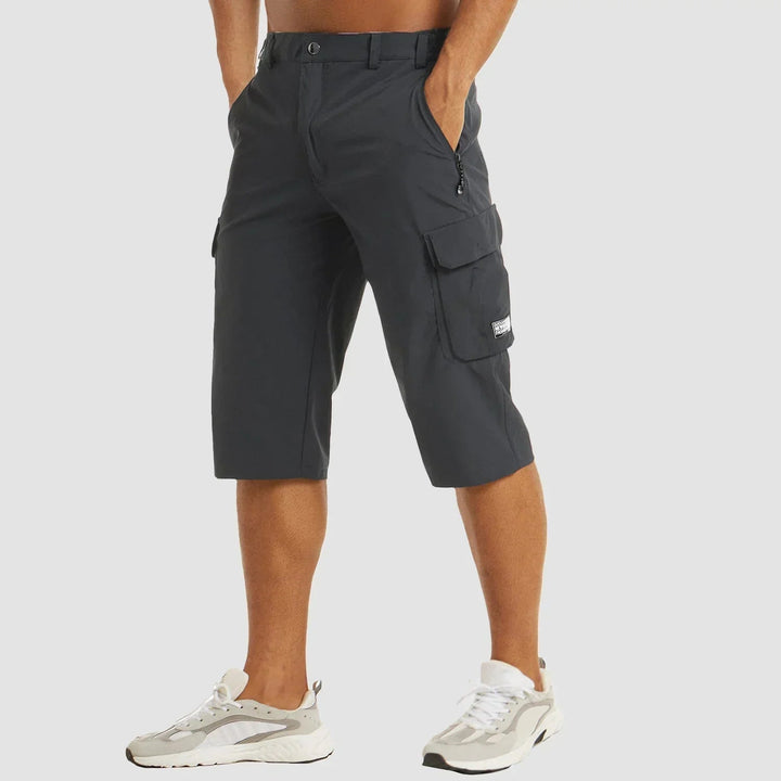 Black men cargo Bermuda shorts with large side pocket and zip pocket, casual shorts