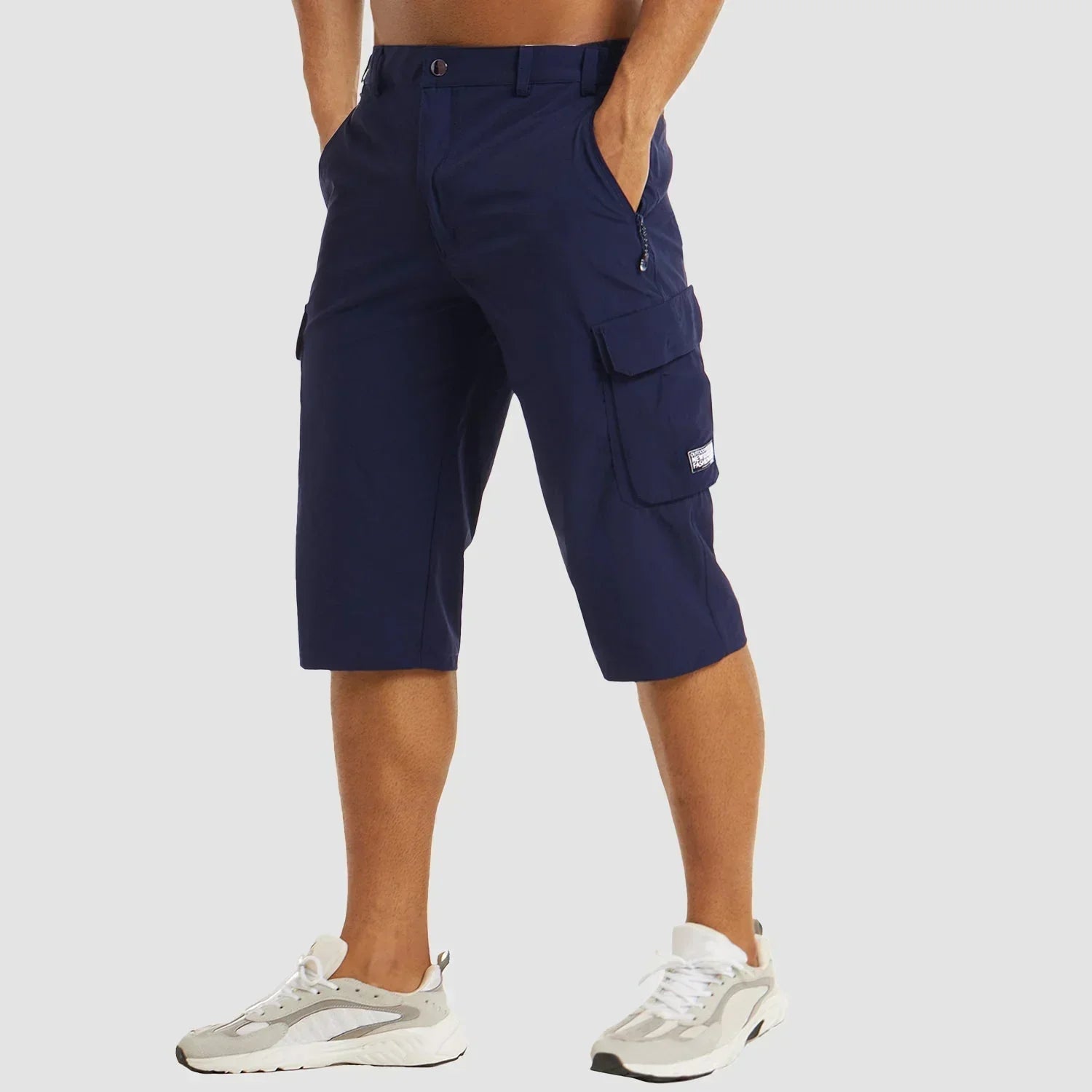 Dark green men cargo Bermuda shorts with flap pocket and zip pocket, casual cargo shorts