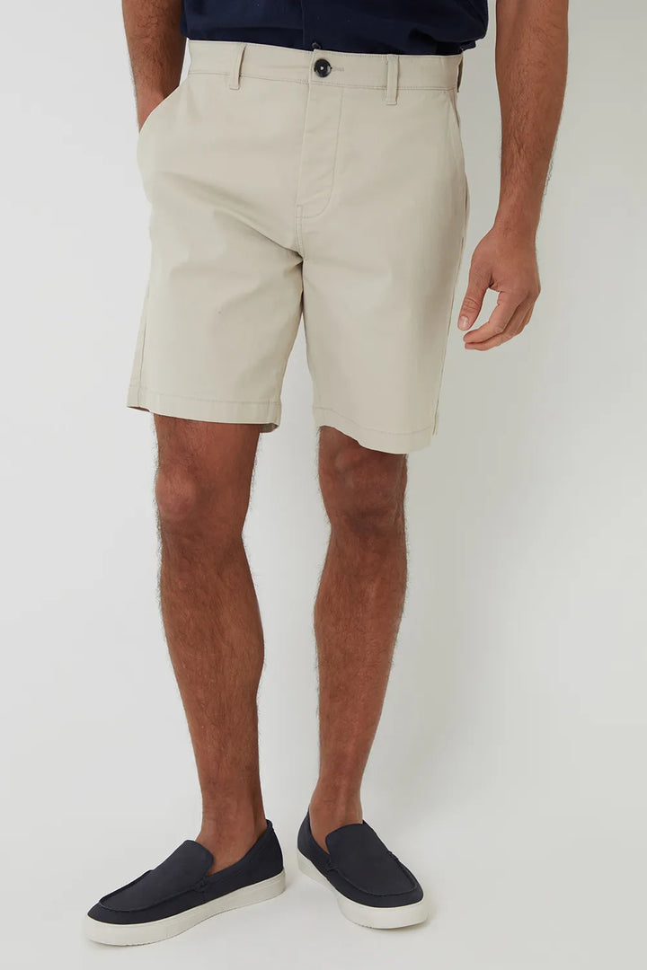 Light beige men’s regular fit chino shorts with belt loops, button waist and side pockets