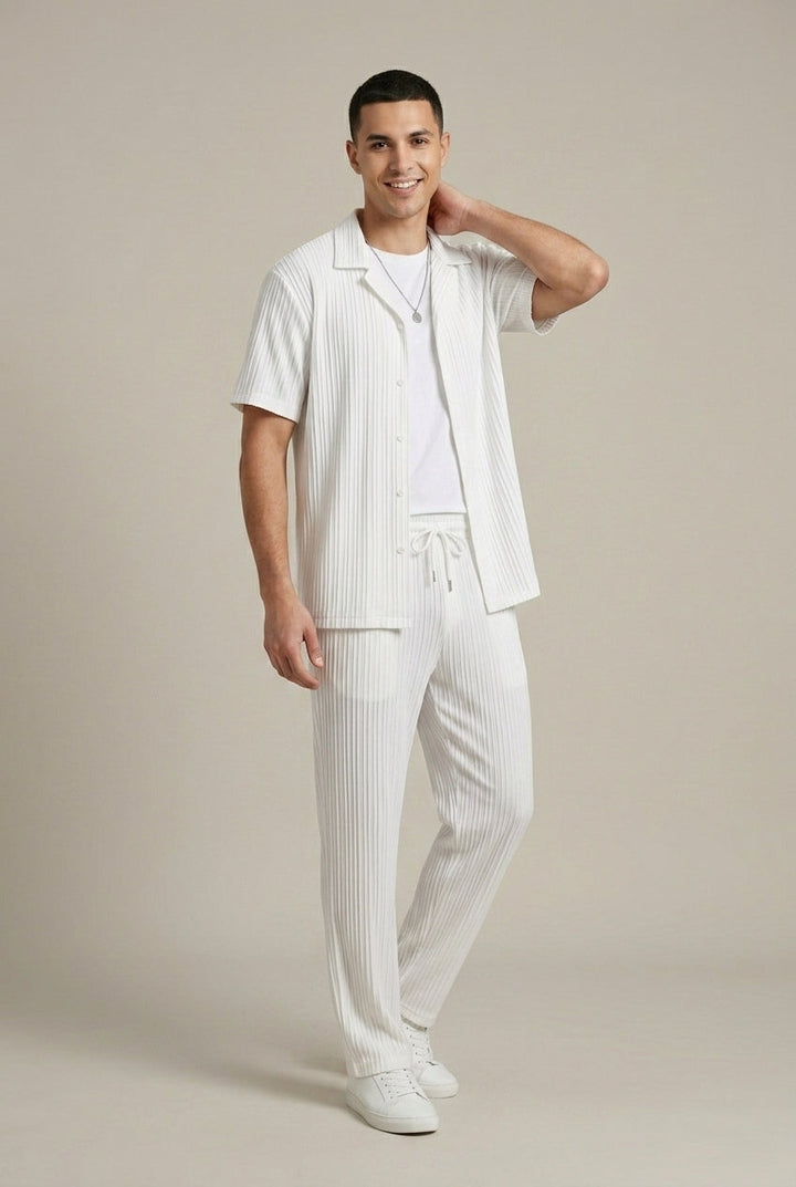 Full-length white textured stripe shirt and pants set with short sleeves and drawstring pants, summer casual menswear