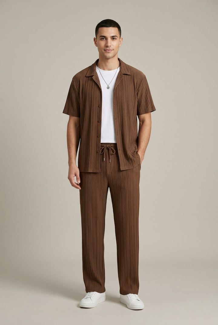 Full-length brown textured stripe shirt and pants set with short sleeves and drawstring waist, casual menswear